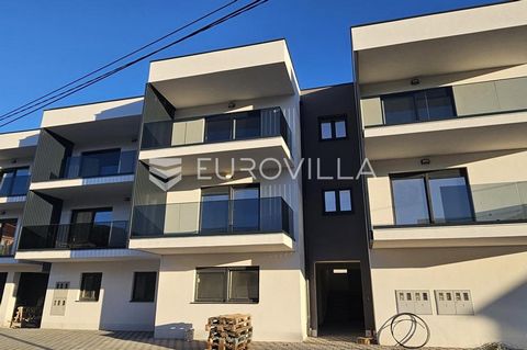 Comfortable apartment on the second floor with a roof terrace with a total usable area of 146.4 m2. It consists of two bedrooms, a bathroom, a kitchen with a dining room and a living room as an open space, an entrance hall, a covered balcony and a ro...