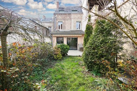 Dpt Aisne (02), à vendre maison P8 de 211 m² - Terrain de 182,00 m²