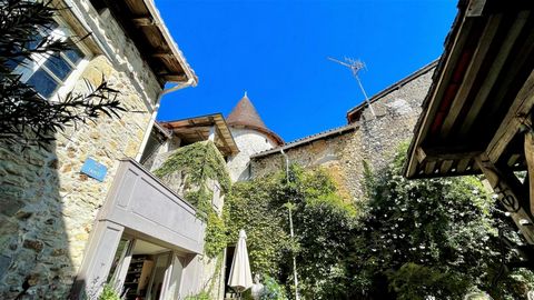 Unique rare historic Mansion house with turreted tower 300 m² 4 beds, dating from 15 th century, in the heart of a market town Chasseneuil sur Bonnieure, just 15 mins from La Rochefoucauld and 25 mins from Angoulême and TGV, benefiting from, gas heat...