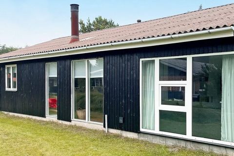 Holiday cottage close to one of the best beaches on the West Coast, right in the middle of beautiful, untouched and varied nature with lakes, forest and moores. The house has a combined dining and living room with wood-burning stove, energy-efficient...