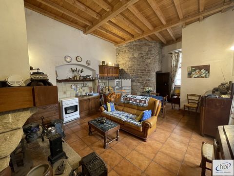 Former residence of the Commander, 95 m2 of living space, three bedrooms, vaulted cellars, spiral staircases in the tower. Exposed stonework, mullioned windows. Ideal for second home. Selling price 108,400. Fees paid by the seller. Hubert Peyrottes I...