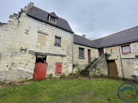 Exclusively at My French Agent, come and discover in the heart of Beaulieu-Lès-Loches this real estate complex to renovate as a whole. Whether it is for your residence or for the division (175 m2 of floor to be divided into 3 lots), this former estat...