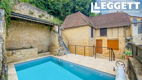 A22570TYS24 - ***UNDER OFFER**** Authentic stone built house dating back to the 1800's, renovated with care in the late 1990's. Located in the heart of Montignac Lascaux, home to the International Centre of Parietal Art - Unesco world heritage site. ...