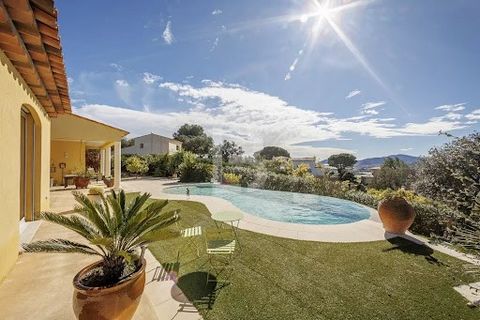 Discover this beautiful single-storey villa of around 130m2, ideally located in La Roquette sur Siagne, in an absolutely peaceful setting. Boasting breathtaking panoramic views of the surrounding hills, this property offers an 11m x 5.5m infinity poo...