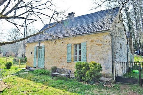 24200 Carsac- Aillac. Renovated farmhouse with land of 2130 m². Price: 312,000 euros (agency fees paid by the seller). Close to the major sites of the Dordogne valley and 5 minutes from the historic town centre of Sarlat, close to all amenities, this...