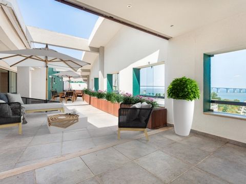 Duplex apartment with 442 m2, 5 bedrooms, and terrace with 119 m2 jacuzzi and frontal view of the Tagus River. The excellent sun exposure with east west orientation and the functionality of the spaces turn thisinto an ideal apartment to enjoy quality...