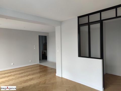 Vichy, renovated apartment, 2 bedrooms, garage A real favorite, bright, renovated and tastefully renovated, come and live in this 73m² apartment. It is located on the 5th floor with elevator, not far from the lake promenade and the greenway. It consi...
