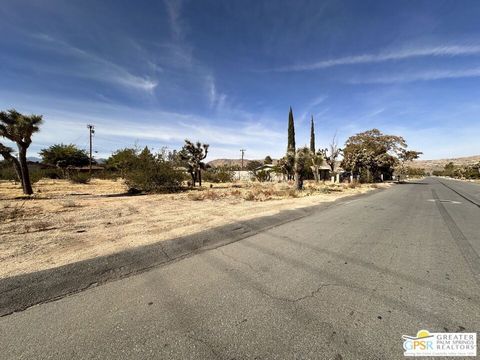 Very nice, mostly flat .42 acre corner lot in the southeast portion of Yucca Valley. Close to shopping and restaurants with easy access to highway 62 and the town of Joshua Tree, the national park, and the Coachella Valley cities. Build your dream ho...