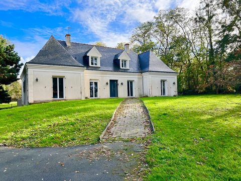 Dpt Maine et Loire (49), à vendre maison P12 de 300 m² - Terrain de 10 777,00 m²