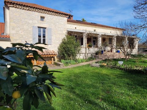 Beautiful stone property comprising two houses, outbuildings, swimming pool and 8 hectares of land, situated between Agen and Villeneuve sur Lot, Lot et Garonne. A long private driveway lined with fruit trees (cherry, apple, plum, etc.) leads to a la...