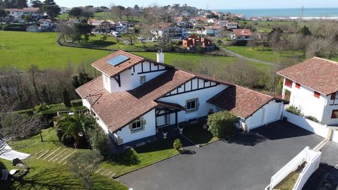 This delightful property of 260m2 on a plot of approximately 1600m2 will offer you five bedrooms including a suite with terrace and views, a private swimming pool, an independent T2, a large garage and a soothing view of the sea. Ideally located in a...