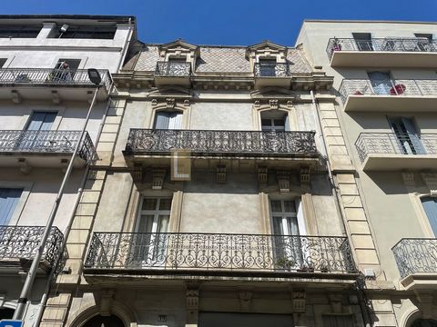 FOR SALE, BÉZIERS (34) - QUARTIER DU JARDIN DES POÈTES CITY CENTER - APARTMENT TYPE T3. Located a stone's throw from the city centre, with all amenities and public transport nearby, we invite you to discover this spacious and bright second floor apar...