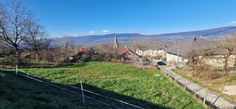 In the commune of Arviere-en-Valromey, in the village of Virieu-le-petit You will have a building plot of 515 m2. Land connected to mains sewer and water. Roadside electricity connection. Free builder. Well exposed grounds. To organise a visit to thi...
