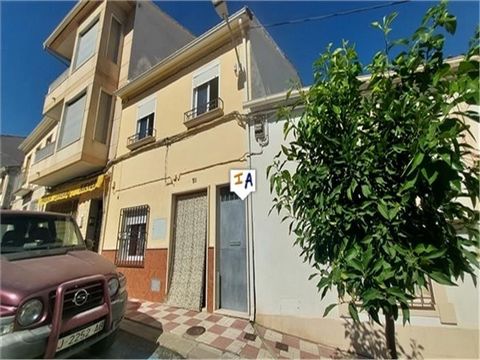 This 215m2 build 4 to 5 bedroom, 2 bathroom Townhouse is situated in popular Castillo de Locubin just a short drive to the historical city of Alcala la Real in the Jaen province of Andalucia, Spain. Located on a quiet level street close to the town c...