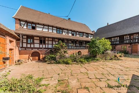 Magnificent 17th century property on 30 ares of land, nestled in the heart of a beautiful Alsatian village, 30 minutes from Haguenau and 4 minutes from Obermodern train station. The farmhouse has two residential buildings of more than 500m2 as well a...