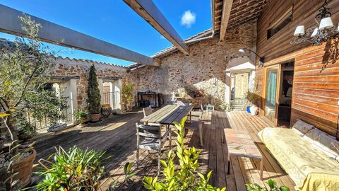 EXCLUSIVITY - RARE - VRS IMMOBILIER offers you in a charming village 10 minutes from the beaches of Leucate/La Franqui this magnificent bourgeois house with a living area of 319 m2. You will discover an exceptional roof terrace of 65 m2 with a soothi...