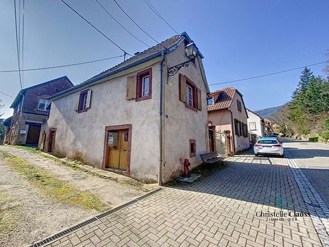 In Ottrott, at the foot of Mont Sainte-Odile, this house with 68m2 convertible on a plot of 2a90 offers a strong potential for exploitation. To be renovated, it currently has a configuration comprising an entrance hall with its corridor leading to a ...