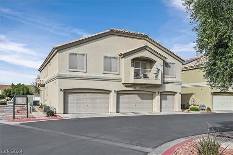 Premium corner lot with no rear neighbors and no units to the west-Just great views of the pool/spa and putting green and park area! Gated community lined with well manicured landscaping-Upgraded 3 bedroom with 2.5 baths, fresh new paint, upgraded ti...