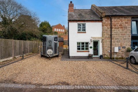 This immaculate 3-bedroom character home lies in a private and peaceful location within the sought-after area of Tardebigge, New Wharf, sitting proud on the Worcester and Birmingham canal. Set across 3 floors, Wharfinger Cottage offers an array of un...