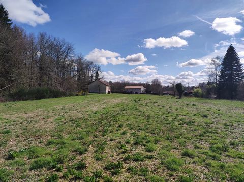 EXCLUSIVE TO BEAUX VILLAGES! Flat building plot of 3200m2. Ideally situated in a quiet hamlet only 1km from a Dordogne village with all amenities. Additional adjoining building plot is available. Price including agency fees :31.600 € Price excluding ...
