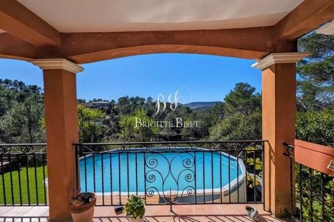 Villa for sale in Vidauban with view on the nature and hills, nestled in a green setting, with a breathtaking view of the Vidauban hills. This 125 m² villa features a large living and dining room on the first floor, with a fully-equipped open-plan ki...