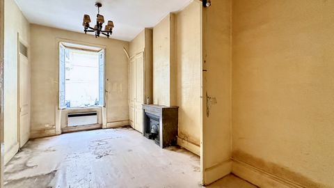 - Exclusivity - Located rue Juliette Récamier, in an old building overlooking the courtyard, T1bis apartment of 38.11 m2 located on the ground floor. It consists of an entrance hall, a separate toilet, a kitchen, a bathroom and a living room with an ...