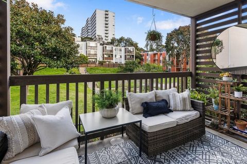 St. Francis Square is the community-minded, centrally located value play where you really can have it all...three bedrooms, two bathrooms, private balcony, assigned parking and lush communal gardens all within a stone's throw of some of our city's be...