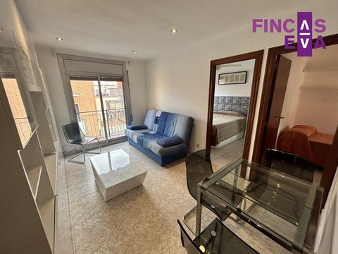 Fincas Eva presenteert een zeer licht appartement aan de buitenkant in het centrum van Hospitalet. 5 minuten van Ronda de Dalt, 10 minuten van de luchthaven en 15 minuten van het centrum van Barcelona. Het appartement heeft een zeer comfortabele inde...
