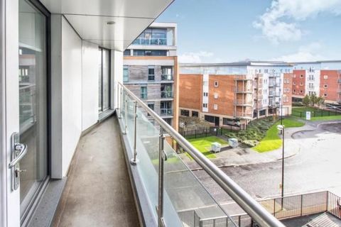 Completed Manchester Apartment, A1173   For Investment Purposes or Owner Occupiers – Minimum 35% Deposit Required   A luxurious Manchester property development overlooking the historic and stunning Salford Quays waterfront, this project offers a tota...