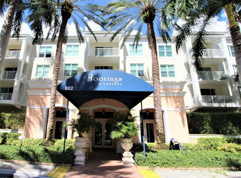 IT'S A PENTHOUSE with 10 ft ceilings. This 2 bedroom 2 bath unit has 2 master suites with walk-in closets, upgraded wood flooring, granite countertops, stainless steel appliances and neutral paint throughout! The Moorings Luxury Intracoastal waterfro...