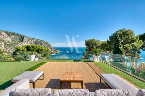 Verken deze moderne villa aan de kust van Éze, op slechts 15 minuten van Monaco. Met een spectaculair uitzicht van 180° op zee en op het zuidwesten, biedt deze villa van 220 m² rust en luxe. Het ligt op twee niveaus op een aangelegd perceel van 800 m...