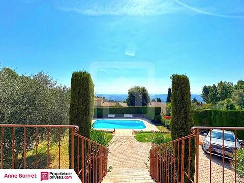 On the heights of Cabris 06530, in a quiet domain, come and discover this very well maintained villa of 9 rooms and 300 m2, built on an enclosed plot of 1070 m2 with panoramic views of the Grasse hinterland extending to the sea and the Lérins islands...