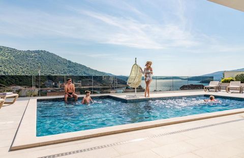 Package sale of the three luxury 5***** star villas in Trogir area! Villas benefit swimming pools, saunas, 3 gym studios, modern furnishing! Upon a parcel of land encompassing approximately 2468 square meters, three opulent villas stand, boasting a c...
