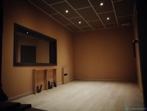 Located in Alicante. We present to you a commercial space characterized by exceptional acoustic insulation. If you are looking for a peaceful and quiet place to organize your business, then this is your chance. High-quality sound insulation: This spa...