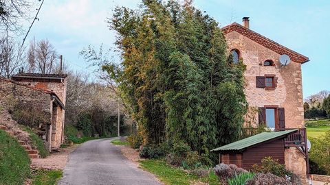 From spring through winter, this house offers comfort and relaxation Perched in the hills between Cordes sur Ciel and St Martin Laguépie, this restored stone house and outbuilding blend the character of the old with modern comfort and practicality an...