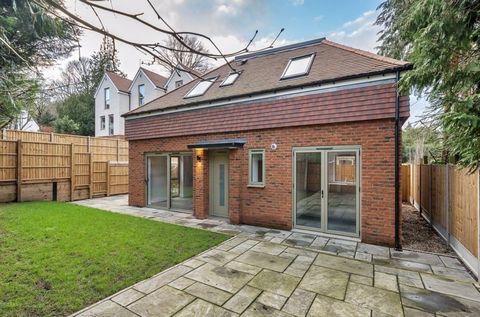 Unique Detached New Home - Ready For Occupation - Priced To Sell - Just one detached home tucked away within this new homes scheme is ideal for those looking for tranquility yet convenience. This beautiful home comprises of a reception room, kitchen ...