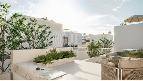 4+1 bedroom villa, new, 391 sqm (gross floor area), total external area of 164 sqm, with private swimming pool, storage room and garage, in the Secret Garden Villas gated community, in Campo de Ourique, Lisbon. With a rooftop swimming pool, a large b...