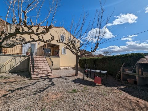 SUB-OFFER TO PURCHASE In your Laborie Immobilier agency, come and discover this charming winegrower's house type 6 (5 bedrooms) of about 163 m2 on two levels, above a large garage of about 90 m2 + tanks with electric gate. The house is built on a plo...