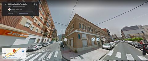 Commercial building available in a good area of Denia (Alicante). This is a two storey commercial premises. The ground floor has an area of 493m² and the first floor has 786m². It is an asset composed of a floor of offices on the first floor and a gr...