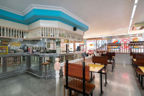 Se vende Bar Cafetería Churrería funcionando a pleno rendimiento en el Centro Comercial Yumbo en la Avenida Príncipes de España de la capital tinerfeña. Un negocio que siempre ha sido familiar, con más de 37 años de vida y muy rentable desde sus inic...