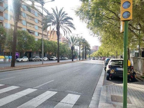 Bent u op zoek naar een parkeerplaats in Mataró? We presenteren deze parkeerplaats te koop in Via Europa in Mataró. 4.40m X 2.12m., De parkeerplaats bevindt zich op de semi-kelderverdieping van een gebouw dat is gelegen in een stedelijke woonwijk met...