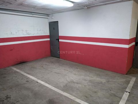 Parking space with an area of 10.90 m² located on Calle Begur in the town of Palafrugell, province of Girona. It has good access, maneuverability and is well connected. Do you want more information? Do not hesitate to contact us!