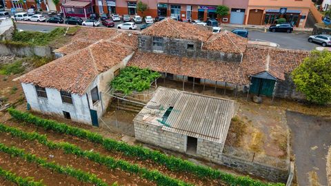 Construida en 1780 al estilo tradicional canario de la época, es decir sin arquitecto y si con un maestro de obras, esta casa Canaria aprovecha en su diseño las necesidades funcionales tanto de vivienda como de almacén y bodega. La tipología estructu...