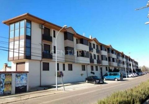 SUBSIDIZED HOUSING (see purchase requirements)*** Apartment in the town of Magán, in the province of Toledo. Located in a three-storey building above ground, with an elevator. The house was built in 2012. Toledo is located at a distance of 16.1 km, r...
