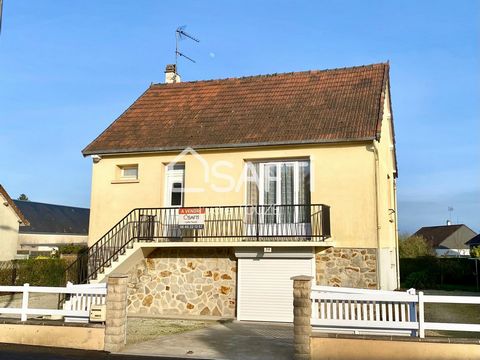This detached house located in Quettehou in the Val de Saire is only a few hundred meters from shops and the sea. On a plot of 553 m², it offers 3 bedrooms and benefits from an unburied basement. On the first floor, you will discover a bright living ...
