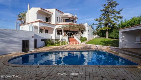 This fantastic shopping opportunity is located on the outskirts of Albufeira, in a peaceful area less than 2 km straight to the sea, being in harmony with the natural beauty that surrounds it. This villa comprises a total of 4 bedrooms, a swimming po...