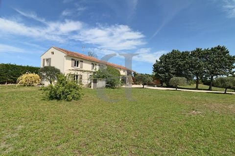 PERNES LES FONTAINES Rare ! In the countryside of Pernes les Fontaines, both close to amenities and quiet, come discover and succumb to the charm of this beautiful property located on more than 21 500 m² of wooded park. This property is for sale at t...