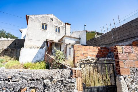 Description New Opportunity! House to Refurbish in Coimbra Dwelling: Citron Description: Looking for an exciting project? We present an incredible 3 bedroom villa, ready for refurbishment, with a large patio. This is your opportunity to create the ho...