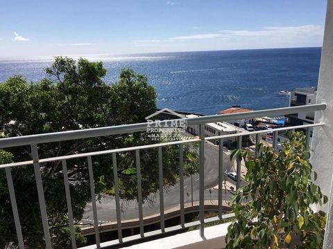 Descubra su nuevo hogar en el vibrante municipio de Funchal, enclavado en el pintoresco barrio de Madeira, a solo 32 metros sobre el nivel del mar y a tiro de piedra de la costa. Este encantador apartamento dúplex en el quinto piso cuenta con un dise...