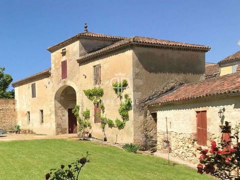 Fabulous old Templar property of 665m2, fully walled, and beautifully restored with 9 bedrooms and 7 bathrooms, with gite, swimming pool, and offering an income as well as lifestyle opportunity. The main building is built around a walled garden. - Th...
